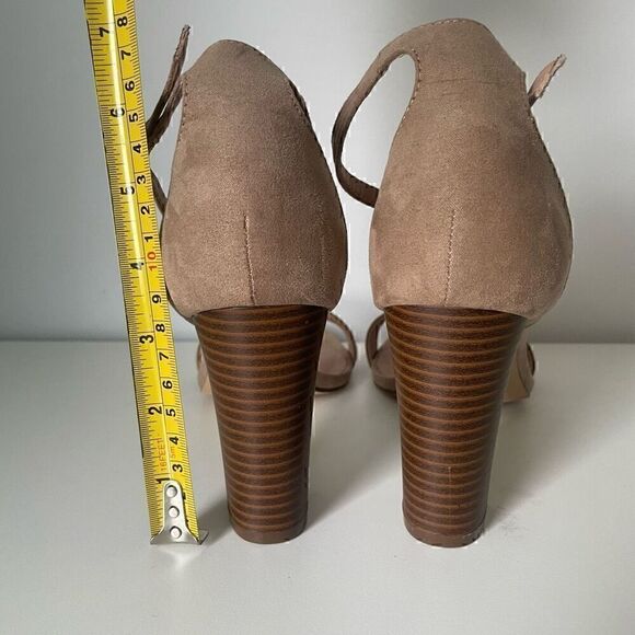 Madden Girl Nude Tan Faux Suede Ankle Strap Block Heels Bellaas Sz 9.5 NEW - Picture 8 of 10
